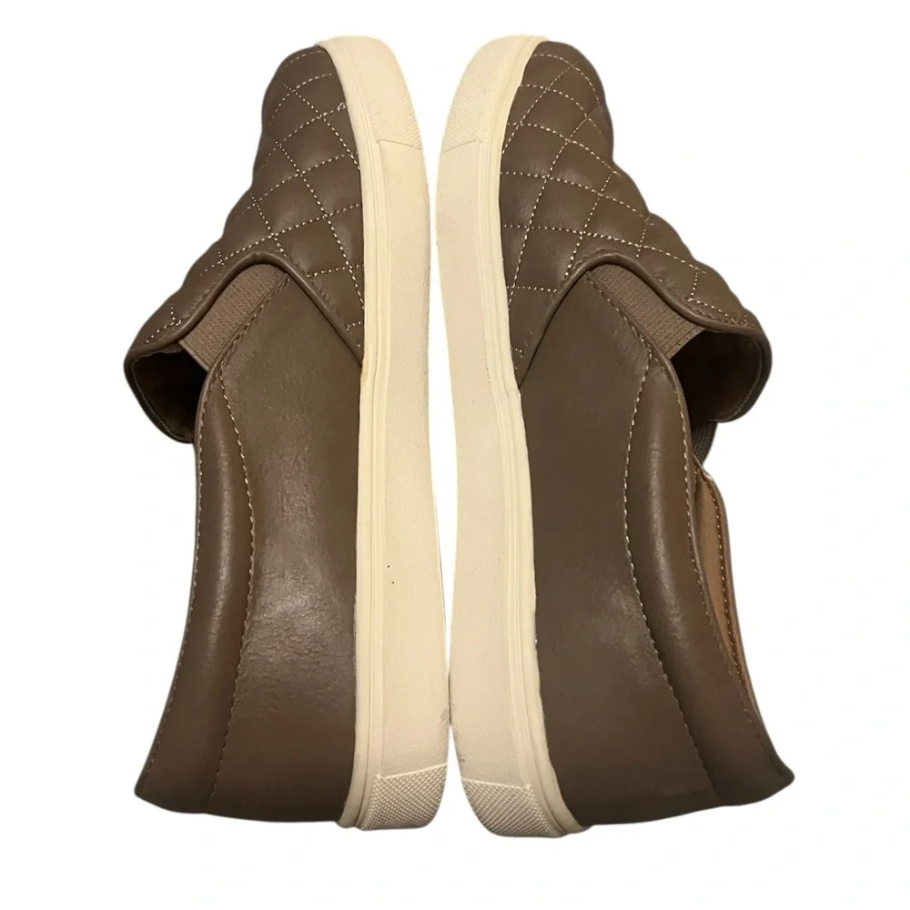 Cushionaire‎ Women's Quilted Brown Sneakers